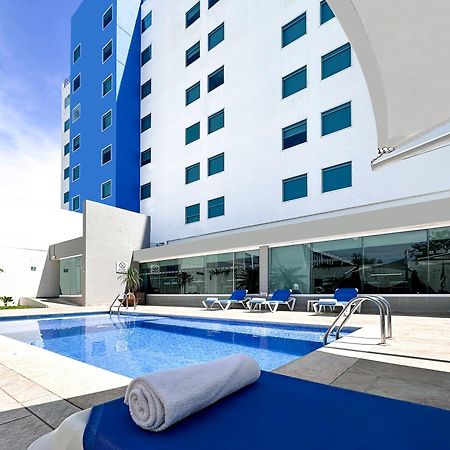 Holiday Inn Express Mérida, an IHG Hotel Extérieur photo