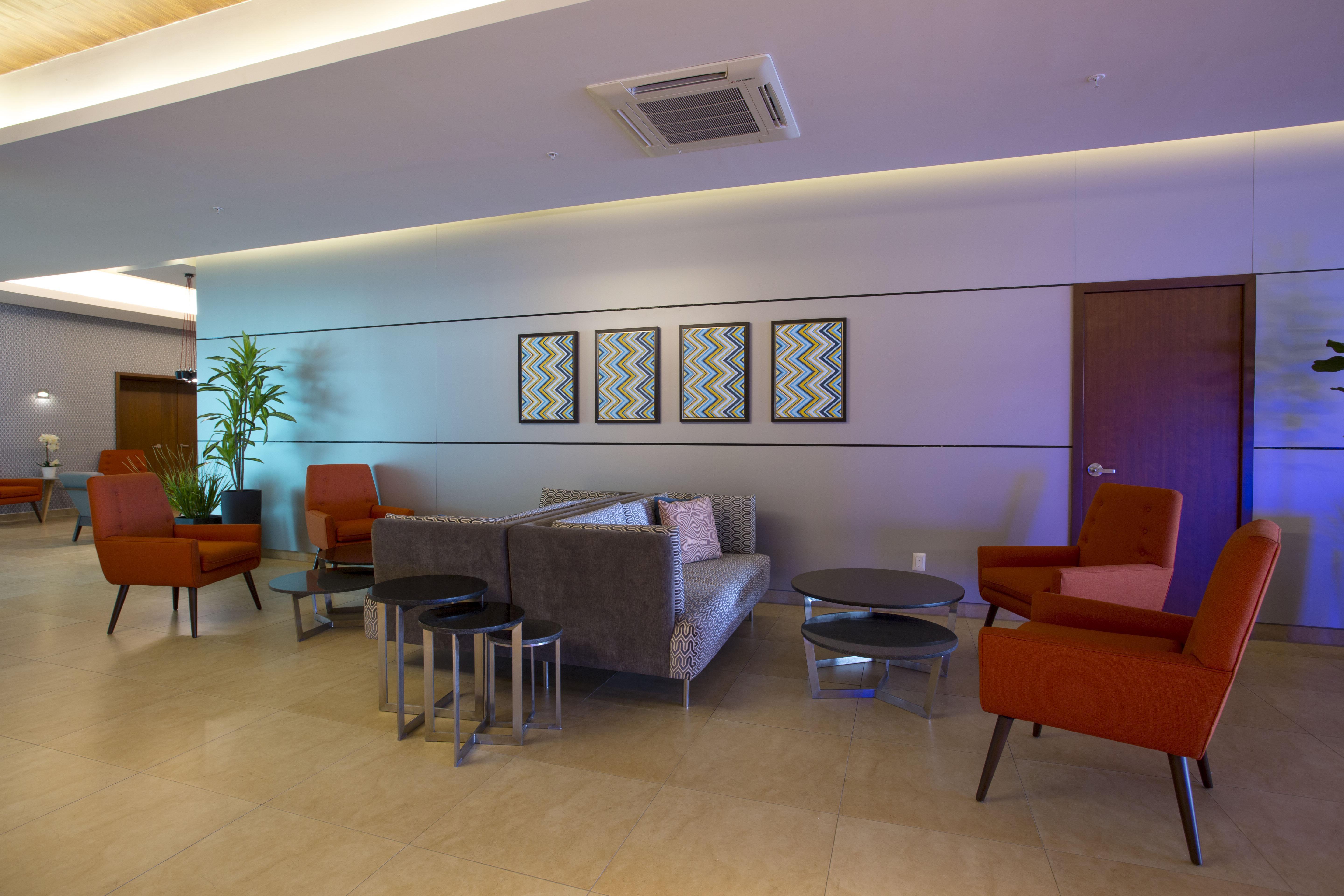 Holiday Inn Express Mérida, an IHG Hotel Extérieur photo
