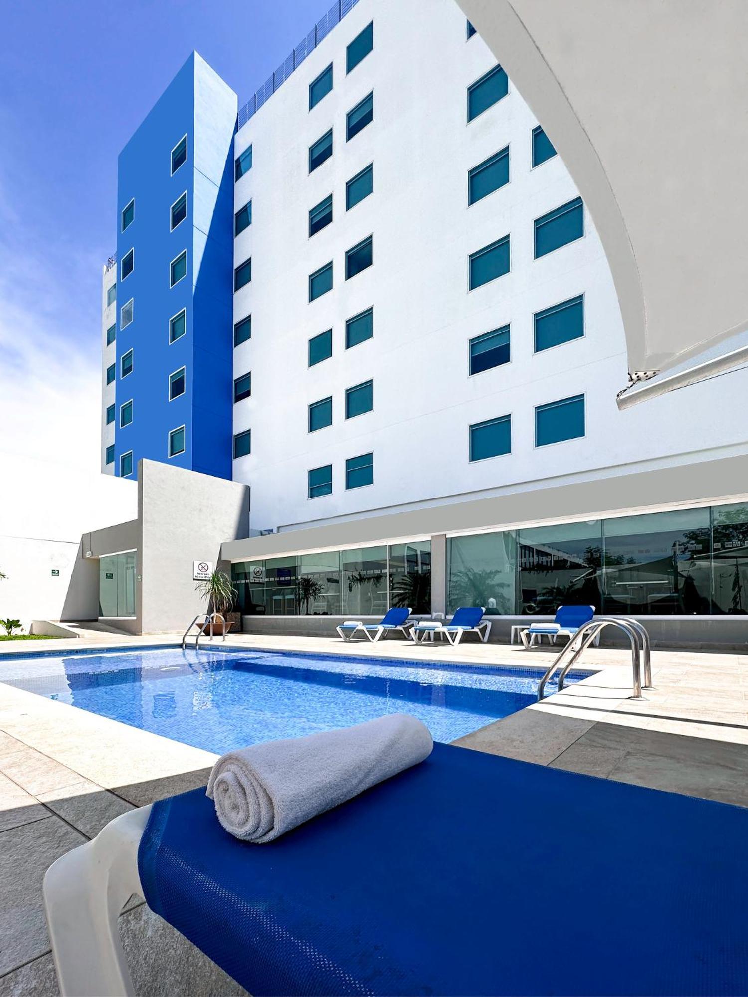 Holiday Inn Express Mérida, an IHG Hotel Extérieur photo