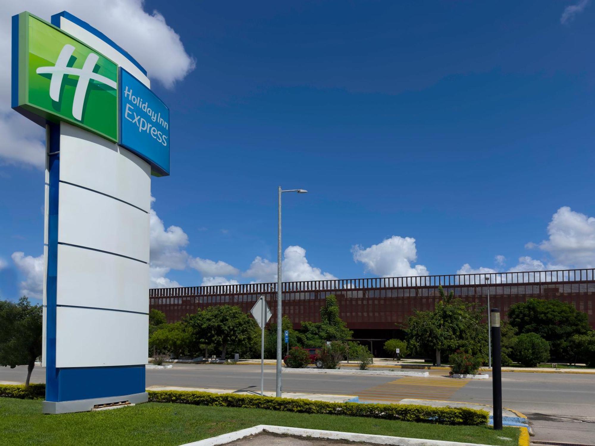 Holiday Inn Express Mérida, an IHG Hotel Extérieur photo