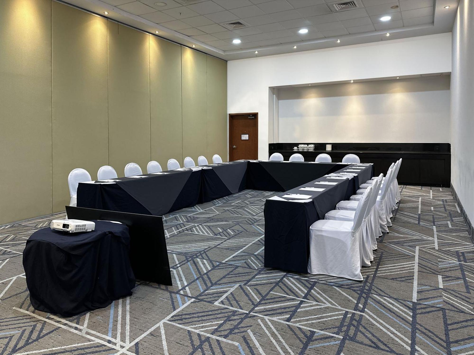 Holiday Inn Express Mérida, an IHG Hotel Extérieur photo