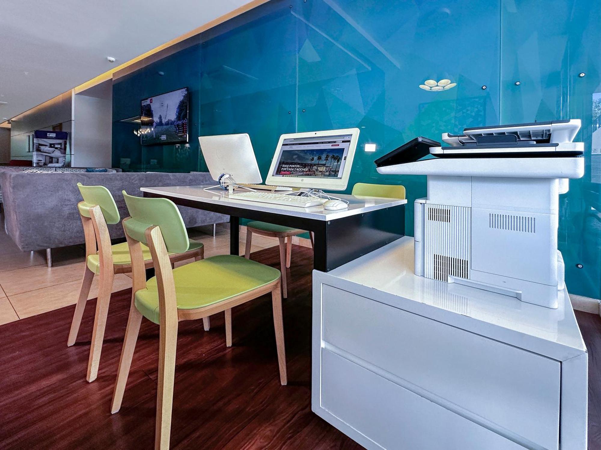 Holiday Inn Express Mérida, an IHG Hotel Extérieur photo