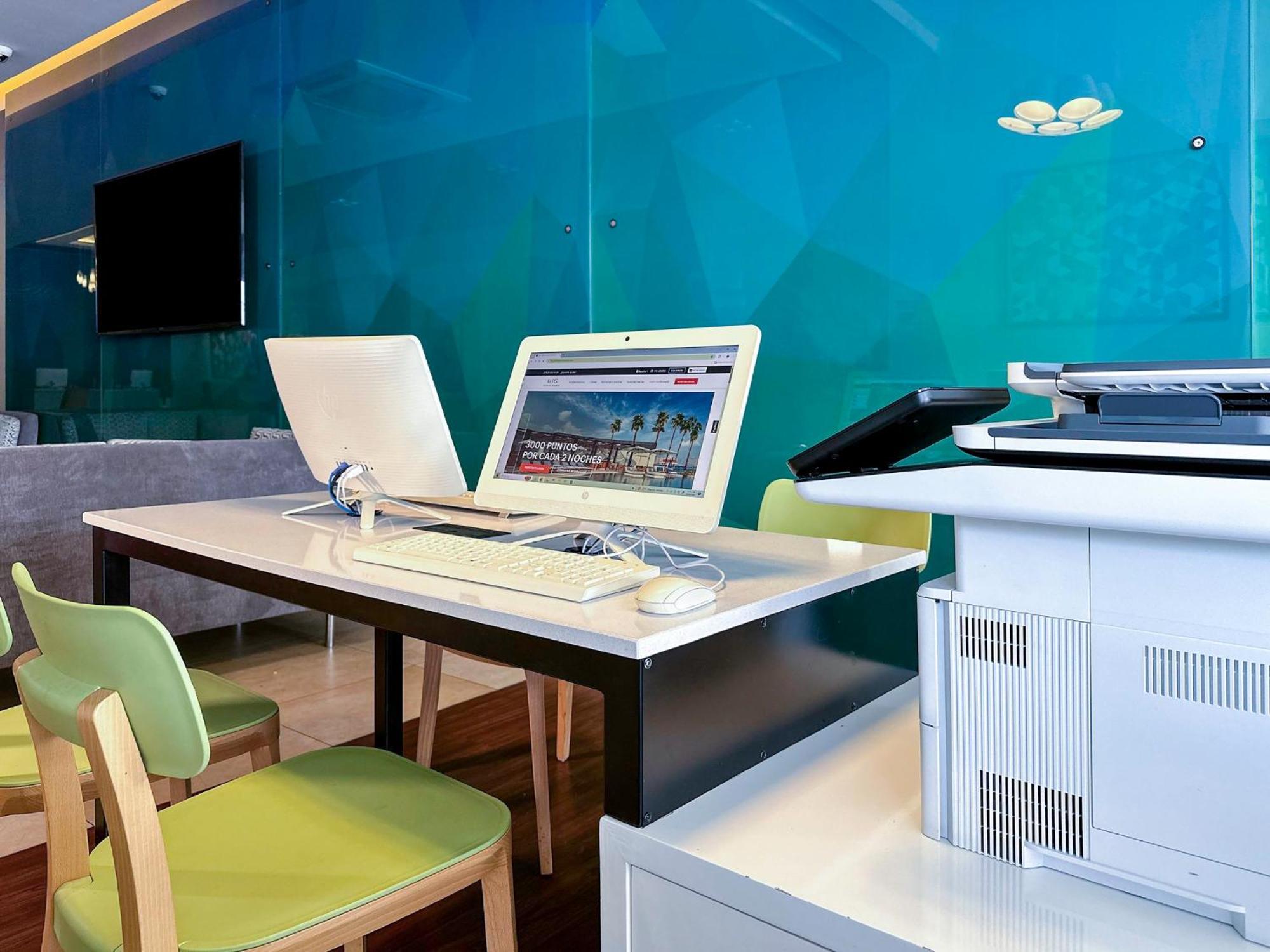 Holiday Inn Express Mérida, an IHG Hotel Extérieur photo